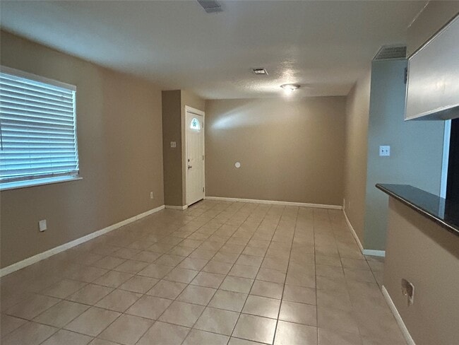 Building Photo - 937 Fresa Rd