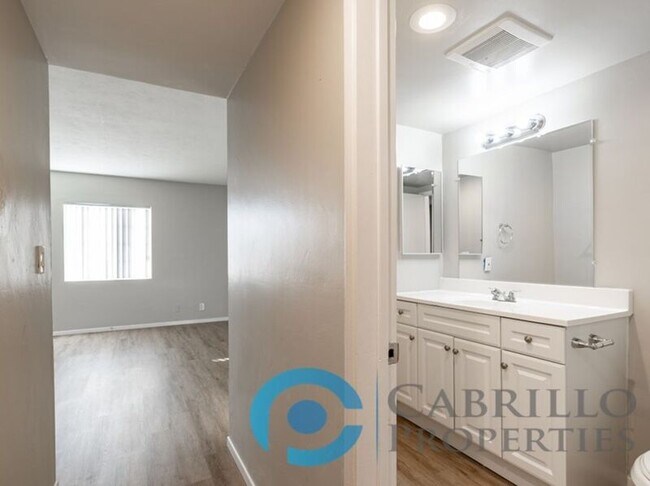 Building Photo - 595 7th St