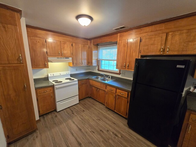 Building Photo - Beautiful 3 bedroom house