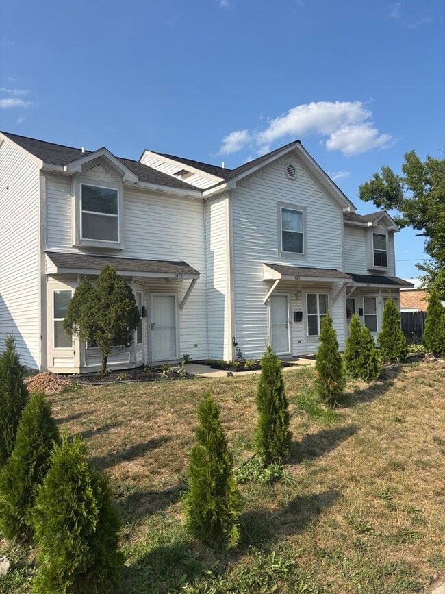 Building Photo - 1493 E 14 Mile Rd