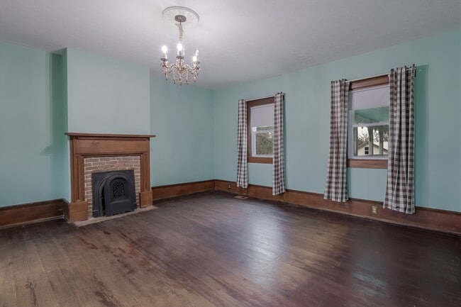 Building Photo - 329 Grayson St