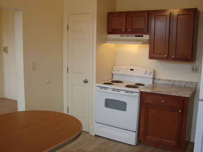 Building Photo - Apt. 4, 721 Main St.