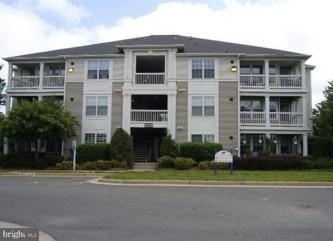 Building Photo - 8095 Lacy Dr