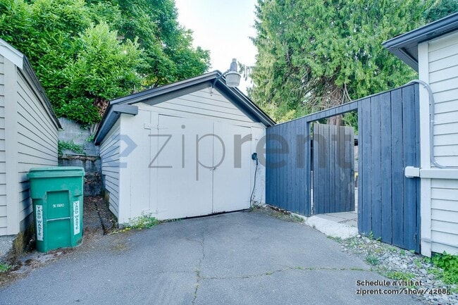 Building Photo - 6541 20th Ave NE