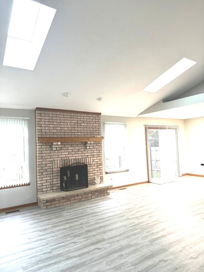 Building Photo - 4410 Mallard Ln