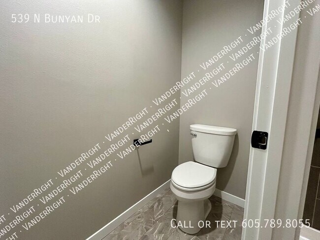 Building Photo - 539 BUNYAN Dr