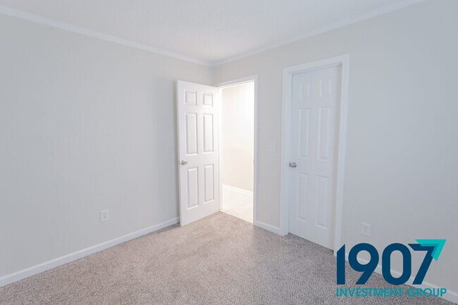 Building Photo - Stunning 3-Bedroom Home with Dramatic Vaulted Ceilings and Loft in OKC!