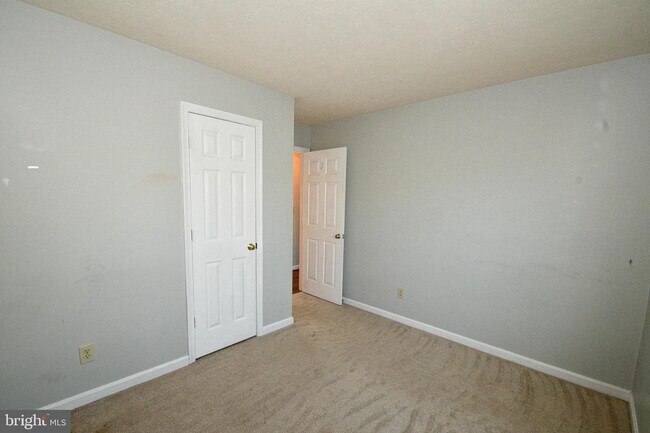 Building Photo - 11 Jody Ct