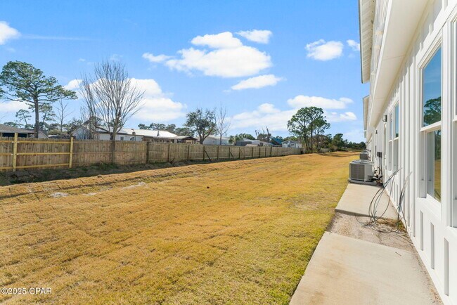 Building Photo - 7031 Patronis Dr