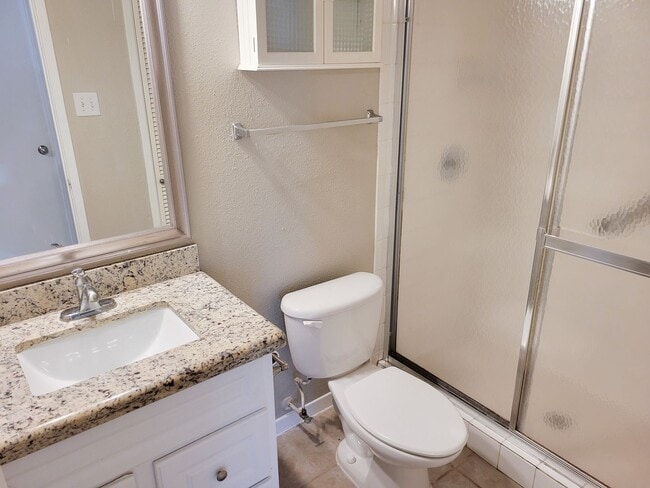 Building Photo - Prime Location in West University Area! First floor unit with open floor plan, tile floors throug...