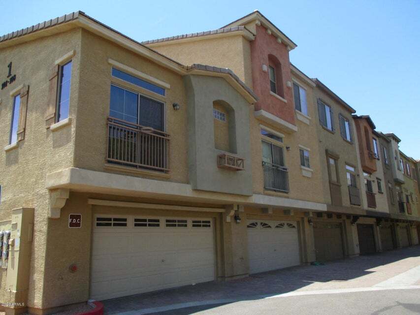 Side view - 3250 W Greenway Rd