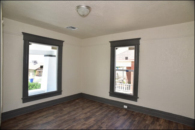 Building Photo - 2111 Portland Ave