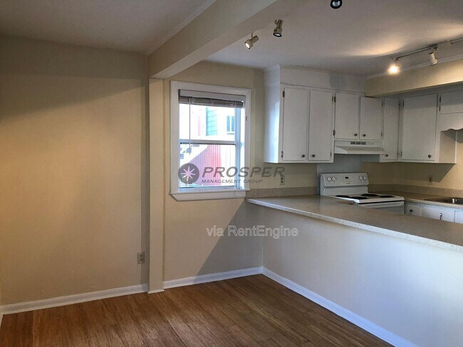 Building Photo - 37 Ashton St