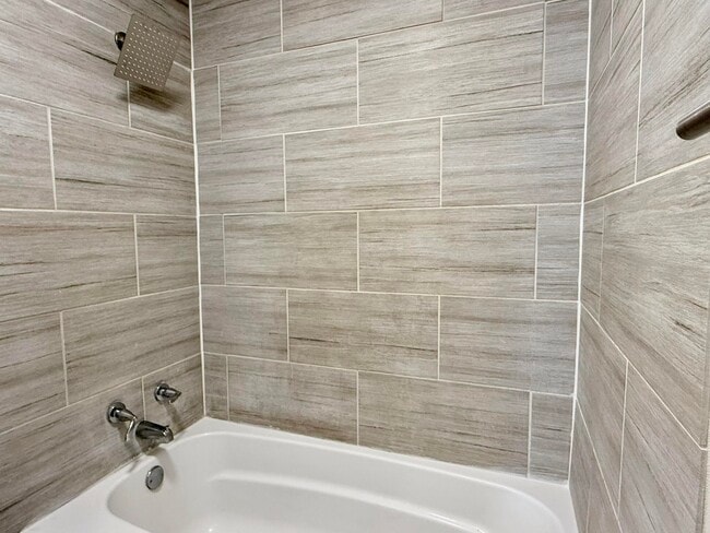 Building Photo - 505 E 37th St