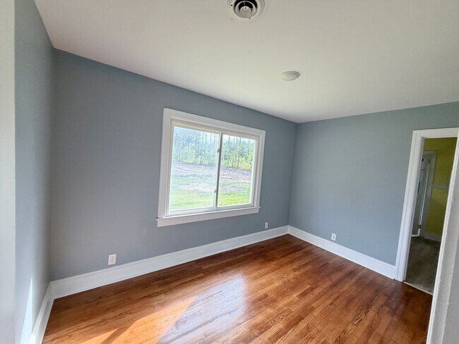 Building Photo - Coming Soon! Masonboro-south Wilmington location charming country home