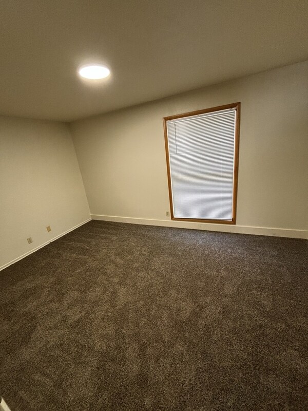 Building Photo - 2014 W Woodriver Dr