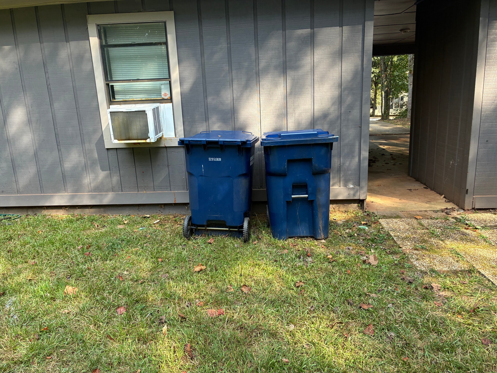 Building Photo - Room in House on Feather Dr