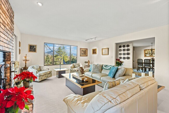 Building Photo - Breathtaking Views & Luxurious Furnished Rental in Oakmont's 55+ Community!