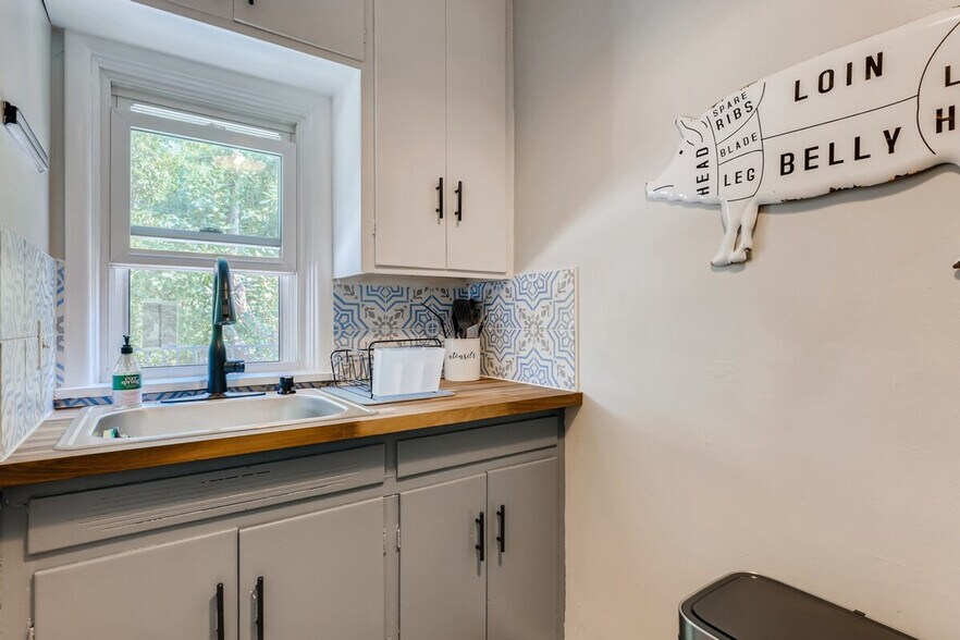 Building Photo - 601 S Pennsylvania St