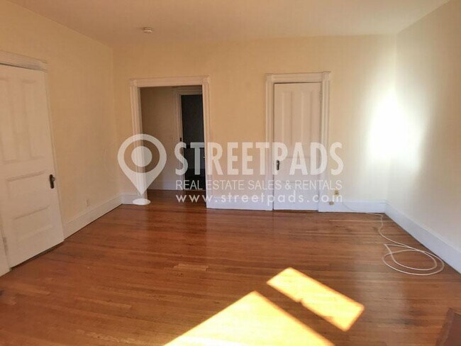 Building Photo - bedroom in Boston MA 02115