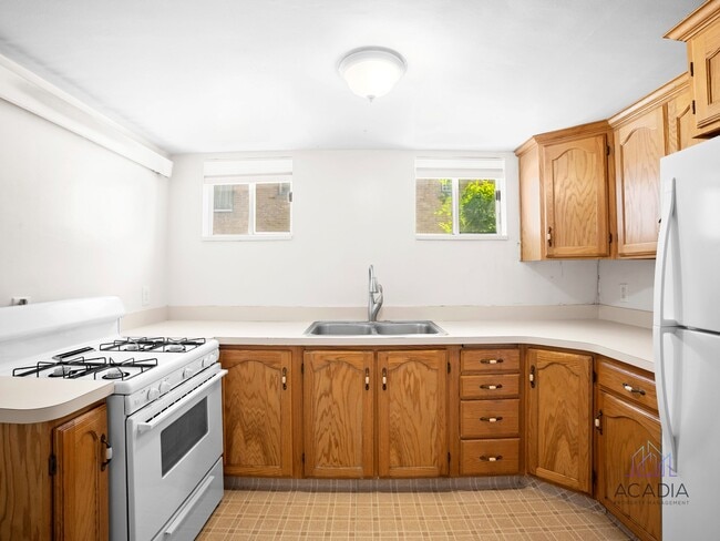 Building Photo - 127 E 600 N