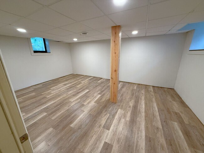 Building Photo - 116 Lathrop St