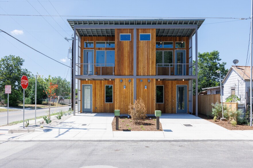 Building Photo - 626 Delaware St