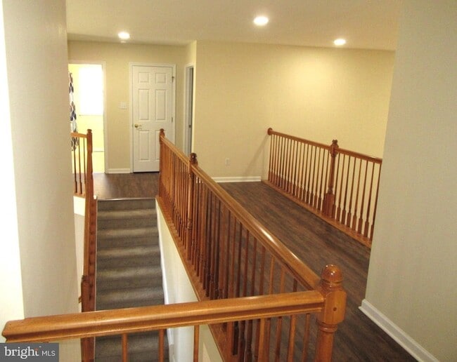 Building Photo - 23 Blackbird Ct
