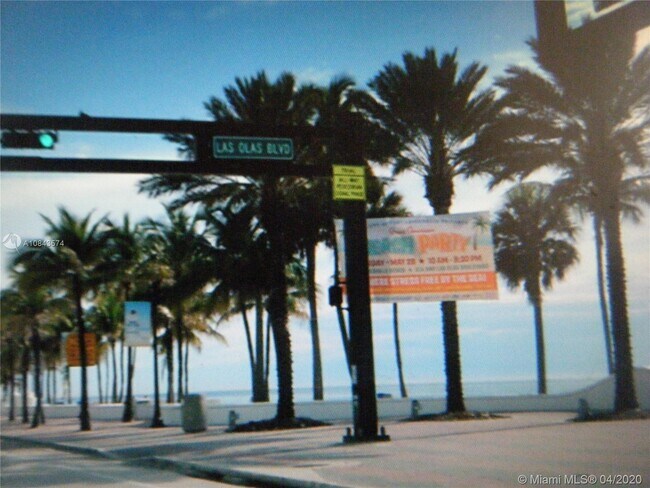 Building Photo - 2430 SE 17th St