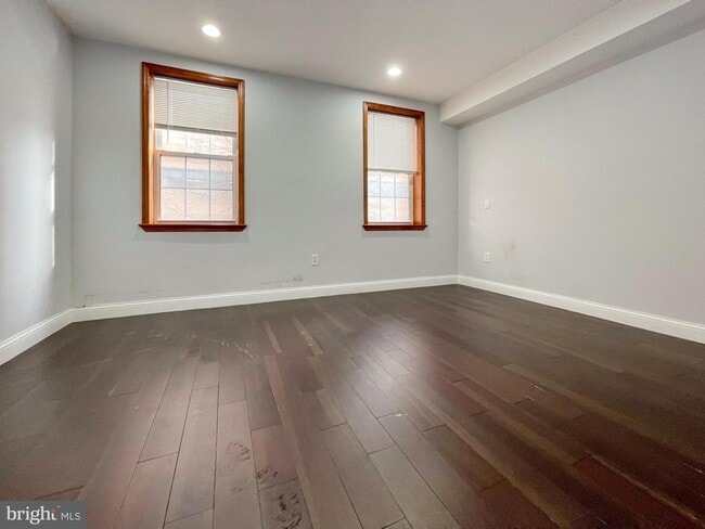 Building Photo - 136 S 11th St