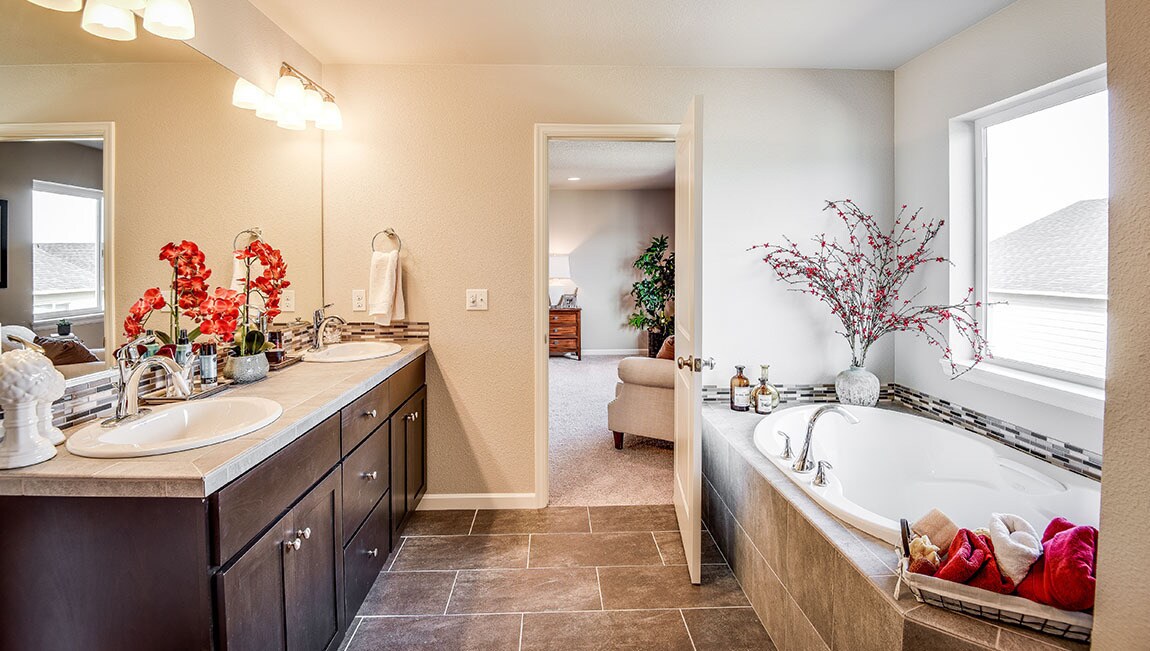 Master bath room - 17017 NW Antonio St