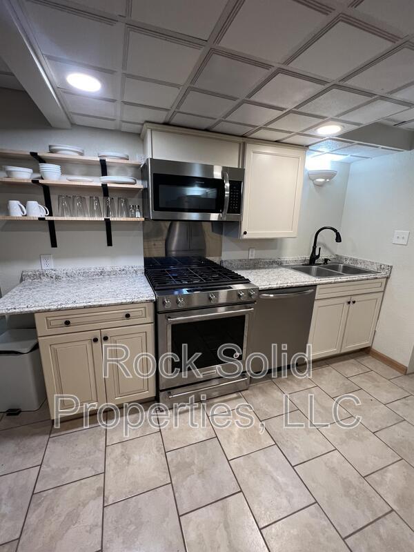 Building Photo - 7800 Happy Jack Rd