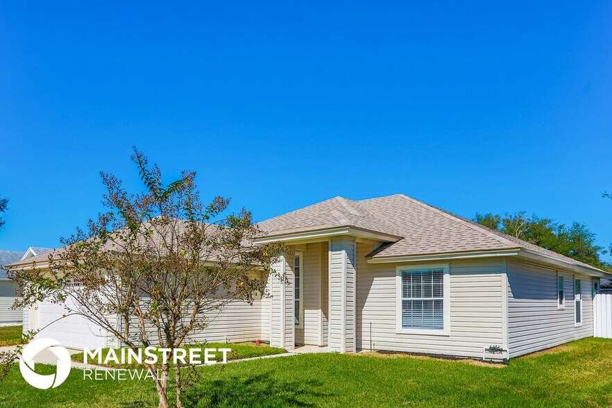 Building Photo - 3738 Woodbriar Dr