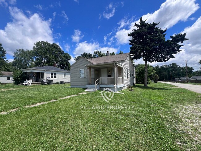 Building Photo - Newly Renovated, 4 Bedroom, 2 Bathroom Home Available NOW!