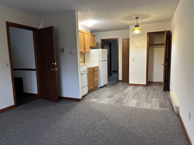 Building Photo - Center Court Apartments