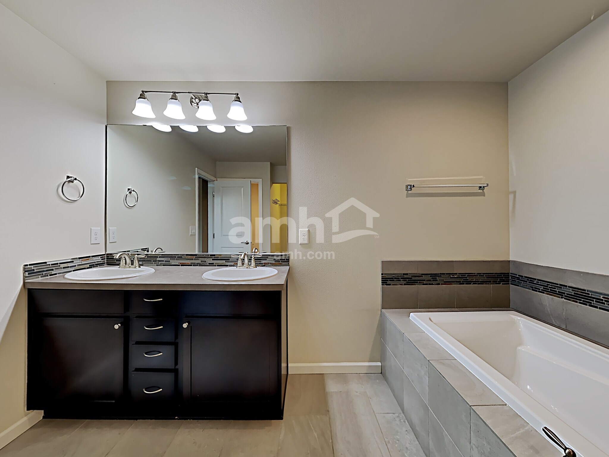 Building Photo - 2665 Link Ave