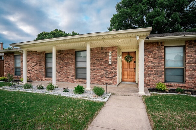 Building Photo - 5097 Roberts Dr