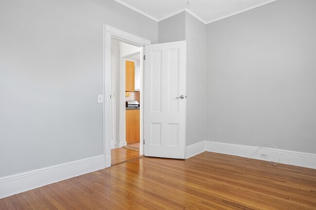 Building Photo - 128 OAK St