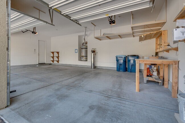 Building Photo - Stunning Summerlin Rental on Private Cul-d...