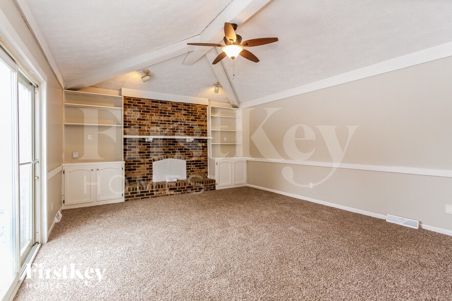 Building Photo - 241 Summit Ridge Dr