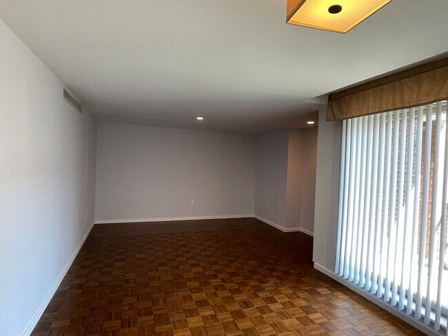 Building Photo - 130 Mt Auburn St