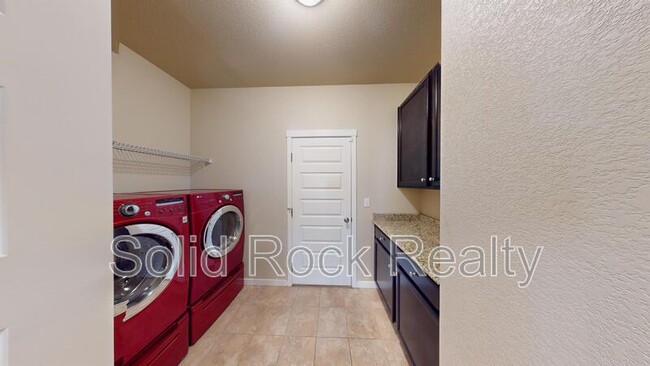 Building Photo - 1097 Antrim Loop