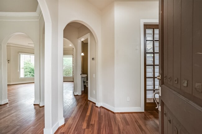 Building Photo - 11025 Robin Hood Ct