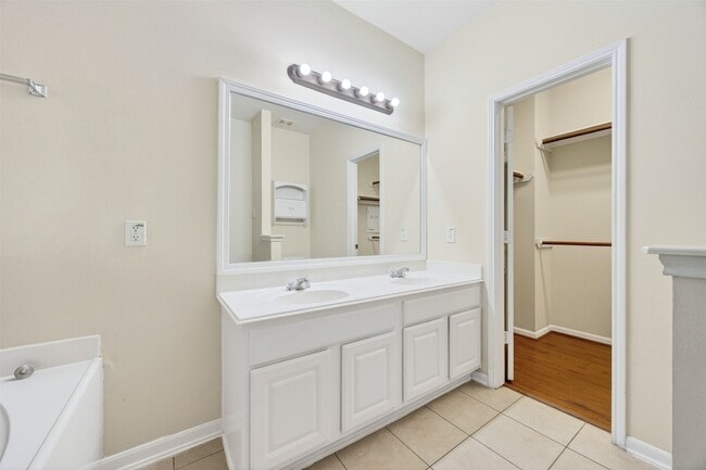 Building Photo - 11630 Forest Wind Ln