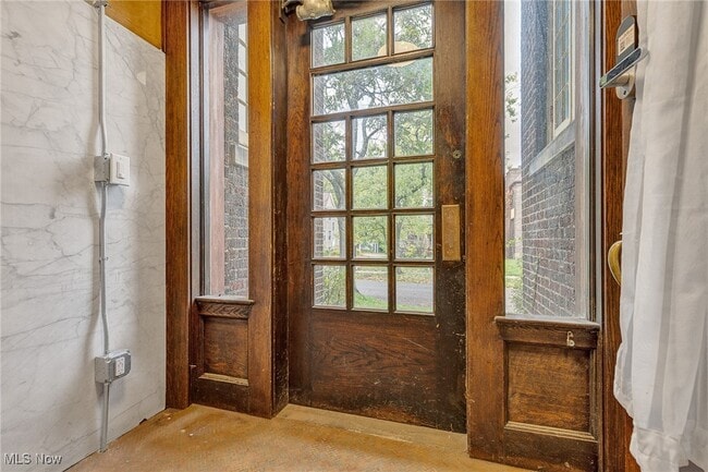 Building Photo - 2257 Grandview Ave