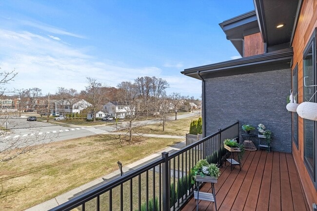 Building Photo - 706 Saw Mill Brook Pkwy