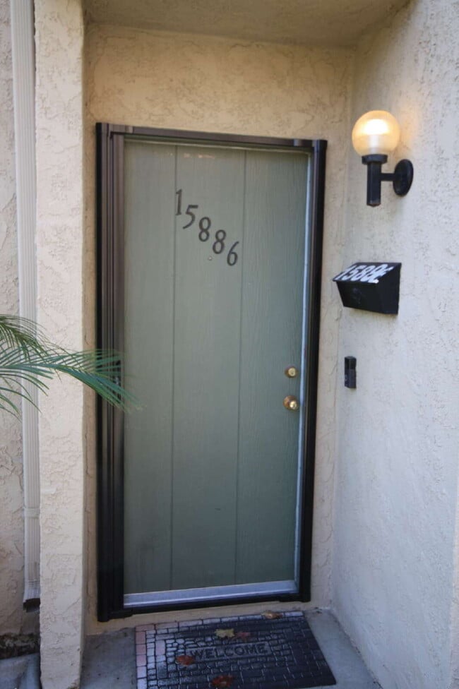 Building Photo - MOVE-IN READY - SPACIOUS 2-BEDROOM TOWNHOM...