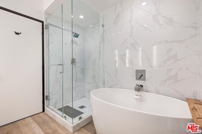 Building Photo - 957 Figueroa Terrace