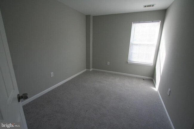 Building Photo - 6233 Sandpiper Ct