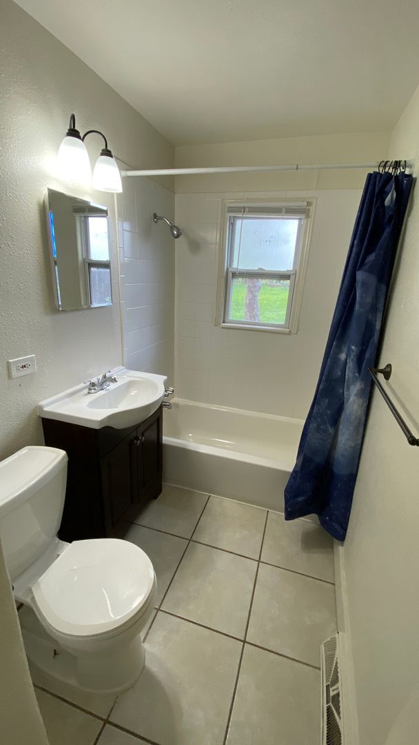 Building Photo - 4BD/1BA House with Fenced Yard – Walk to DU!